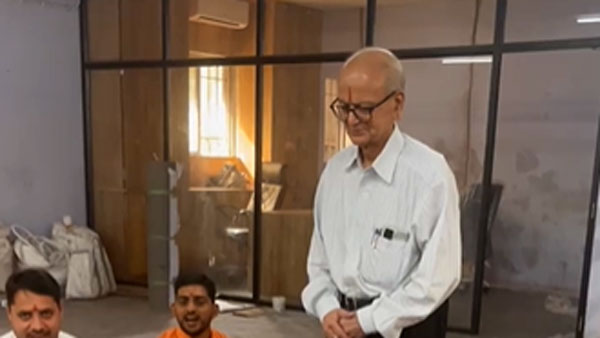 25 ವರ್ಷ ಶ್ರಮಿಸಿ 85ನೇ ವಯಸ್ಸಿನಲ್ಲಿ ಕಾರು ಖರೀದಿಸಿದ ವೃದ್ಧನ ಯಶಸ್ಸಿಗೆ ಪ್ರಶಂಸೆಗಳ ಮಹಾಪೂರ 