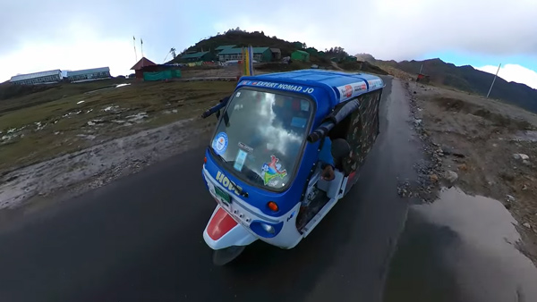 ಇವಿ ಆಟೋದಲ್ಲಿ ವಿಶ್ವದ ಅತಿ ಎತ್ತರದ ಪ್ರದೇಶಕ್ಕೆ ತಲುಪಿ ದಾಖಲೆ ನಿರ್ಮಿಸಿದ ಬೆಂಗಳೂರು ಯುವಕ