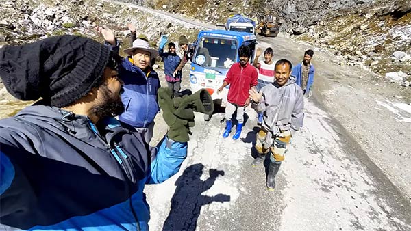 ಇವಿ ಆಟೋದಲ್ಲಿ ವಿಶ್ವದ ಅತಿ ಎತ್ತರದ ಪ್ರದೇಶಕ್ಕೆ ತಲುಪಿ ದಾಖಲೆ ನಿರ್ಮಿಸಿದ ಬೆಂಗಳೂರು ಯುವಕ