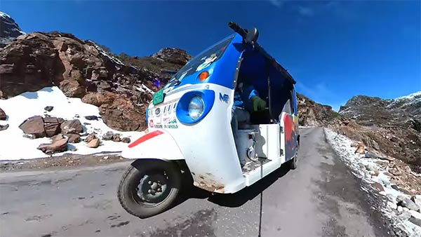 ಇವಿ ಆಟೋದಲ್ಲಿ ವಿಶ್ವದ ಅತಿ ಎತ್ತರದ ಪ್ರದೇಶಕ್ಕೆ ತಲುಪಿ ದಾಖಲೆ ನಿರ್ಮಿಸಿದ ಬೆಂಗಳೂರು ಯುವಕ