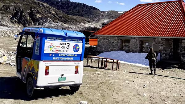 ಇವಿ ಆಟೋದಲ್ಲಿ ವಿಶ್ವದ ಅತಿ ಎತ್ತರದ ಪ್ರದೇಶಕ್ಕೆ ತಲುಪಿ ದಾಖಲೆ ನಿರ್ಮಿಸಿದ ಬೆಂಗಳೂರು ಯುವಕ
