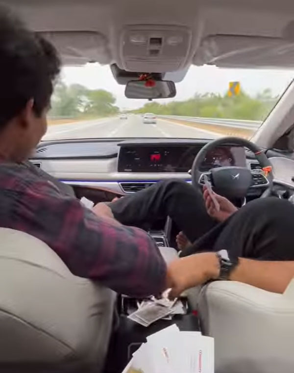 ADAS ತಂತ್ರಜ್ಞಾನ ಪರೀಕ್ಷಿಸಲು XUV 700 ನಲ್ಲಿ ಸ್ಟೀರಿಂಗ್ ಬಿಟ್ಟು ಜೂಜಾಡಿದ ಚಾಲಕ: ವಿಡಿಯೋ ವೈರಲ್ 