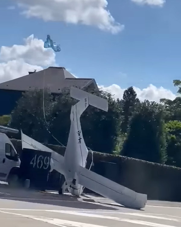 ಪ್ಯಾರಾಚ್ಯೂಟ್ ಬಳಸಿ ವಿಮಾನ ಸಮೇತ ಲ್ಯಾಂಡ್ ಆಗಿ ಜೀವ ಉಳಿಸಿಕೊಂಡ ಪೈಲಟ್: ವಿಡಿಯೋ ವೈರಲ್