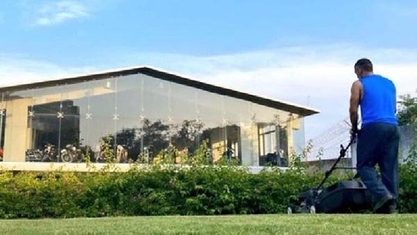 ಅಪರೂಪದ ವಿಂಟೇಜ್ ಕಾರ್ ಡ್ರೈವ್ ಮಾಡಿದ ಎಂಎಸ್ ಧೋನಿ