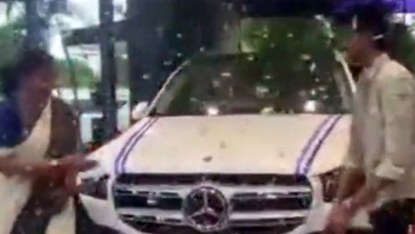 ಒಂದೂವರೆ ಕೋಟಿ ರೂ. ಮೌಲ್ಯದ ಕಾರು ಖರೀದಿಸಿ ಟ್ರೋಲ್‌ಗೆ ಗುರಿಯಾದ ಆಂಧ್ರಪ್ರದೇಶದ ಸಚಿವೆ