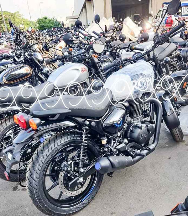 ಡೀಲರ್ ಬಳಿ ಕಾಣಿಸಿಕೊಂಡ ರಾಯಲ್ ಎನ್‌ಫೀಲ್ಡ್ ಹಂಟರ್ 350 ಬೈಕ್