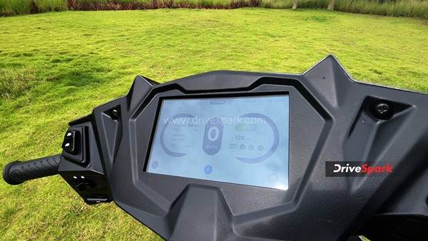 ಅಧಿಕ ಮೈಲೇಜ್, ಆಕರ್ಷಕ ವಿನ್ಯಾಸ ಹೊಂದಿರುವ ಸಿಂಪಲ್ ಒನ್ ಇವಿ ಸ್ಕೂಟರ್ ರಿವ್ಯೂ 