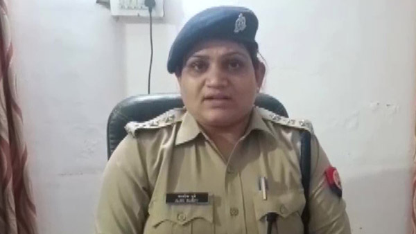 ಸೈಕ್ಲಿಸ್ಟ್‌ಗೆ ಡಿಕ್ಕಿ, ತಡೆಯಲು ಬಂದ ಕಾನಿಸ್ಟೇಬಲ್‌ನನ್ನು ಬಾನೆಟ್ ಮೇಲೆ 2 ಕಿ.ಮೀ ಎಳೆದೊಯ್ದ ಯುವಕ 