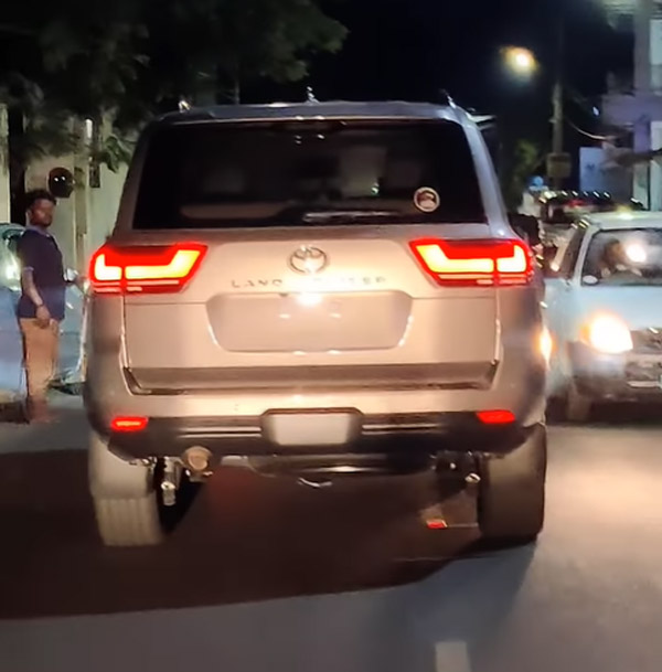 ಭಾರತದಲ್ಲಿ ಕಾಣಿಸಿಕೊಂಡ ಬಹುಬೇಡಿಕೆಯ ಟೊಯೊಟಾ ಲ್ಯಾಂಡ್ ಕ್ರೂಸರ್ ಎಸ್‍ಯುವಿ