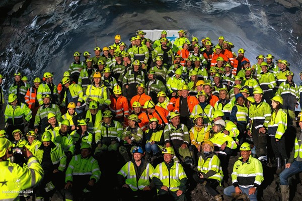 ಸಮುದ್ರದಡಿ ಸುರಂಗ, ಸುರಂಗದೊಳಗೆ ವಿಶ್ವದ ಮೊದಲ ವೃತ್ತ: ಹೇಗಿದೆ ನೋಡಿ ಎಂಜಿನಿಯರ್‌ಗಳ ಕೌಶಲ್ಯ