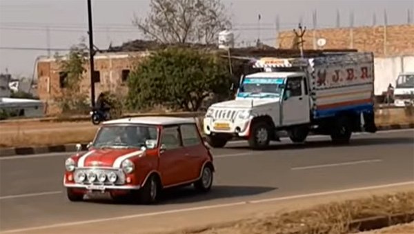 ಅಪರೂಪದ ವಿಂಟೇಜ್ ಕಾರ್ ಡ್ರೈವ್ ಮಾಡಿದ ಎಂಎಸ್ ಧೋನಿ