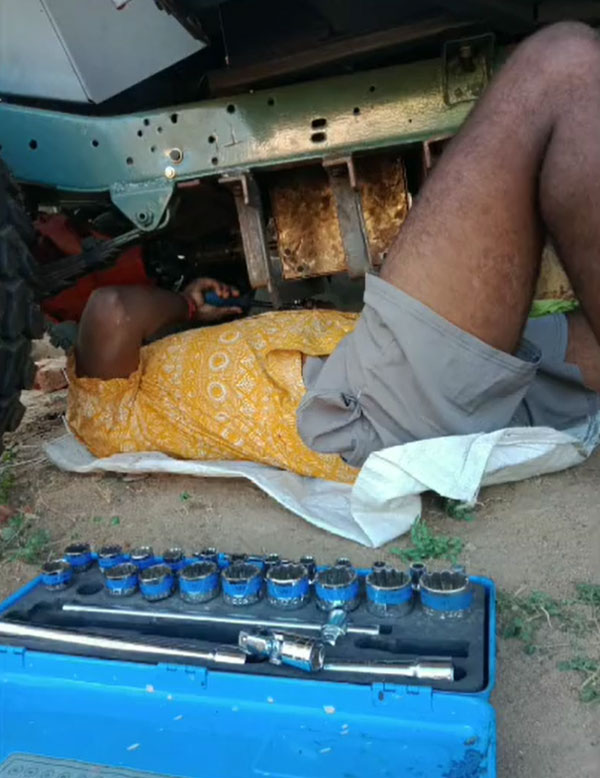 ಮನೆಯಲ್ಲೇ 4WD ಎಲೆಕ್ಟ್ರಿಕ್ ಜೀಪ್ ತಯಾರಿ: ಹಳ್ಳಿ ಪ್ರತಿಭೆಗೆ ಕೆಲಸ ಕೊಡಲು ರೆಡಿ ಎಂದ ಮಹೀಂದ್ರಾ 