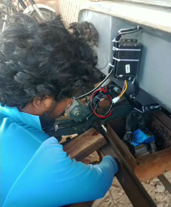 ಮನೆಯಲ್ಲೇ 4WD ಎಲೆಕ್ಟ್ರಿಕ್ ಜೀಪ್ ತಯಾರಿ: ಹಳ್ಳಿ ಪ್ರತಿಭೆಗೆ ಕೆಲಸ ಕೊಡಲು ರೆಡಿ ಎಂದ ಮಹೀಂದ್ರಾ 