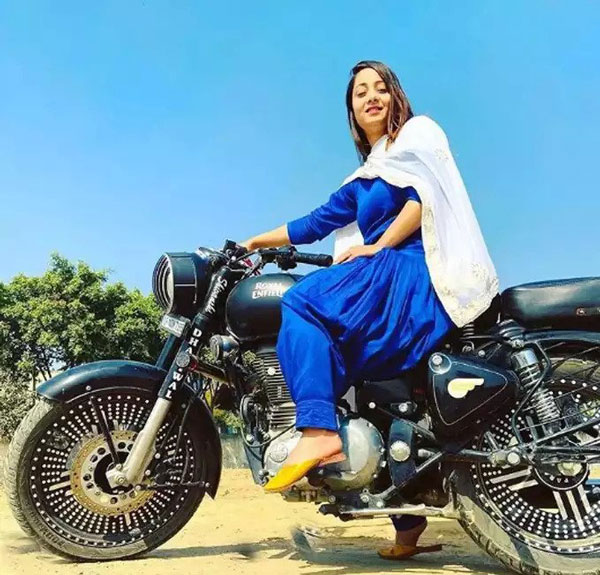 ಪೊಲೀಸ್ ಸಿಬ್ಬಂದಿಗೆ ಕಪಾಳಮೋಕ್ಷ ಮಾಡಿದ ಸ್ಟಂಟ್ ರೈಡರ್ 'ಬುಲೆಟ್ ರಾಣಿ' ಬಂಧನ 