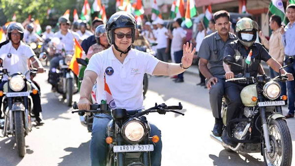 ಜಾವಾ 42 ಬೈಕ್ ಓಡಿಸಿದ ಕೇಂದ್ರ ಸಚಿವ ಕಿರಣ್ ರಿಜಿಜು: ಆನಂದ್ ಮಹೀಂದ್ರಾ ಪ್ರಶಂಸೆ