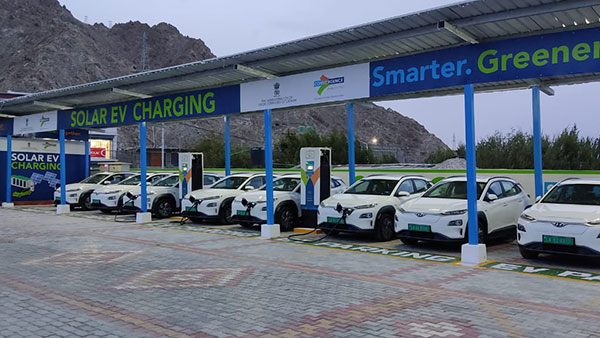 ಸೌರಶಕ್ತಿ ಚಾಲಿತ ಮೊದಲ ಇ ವಾಹನ ಚಾರ್ಜಿಂಗ್ ನಿಲ್ದಾಣ ಆರಂಭ
