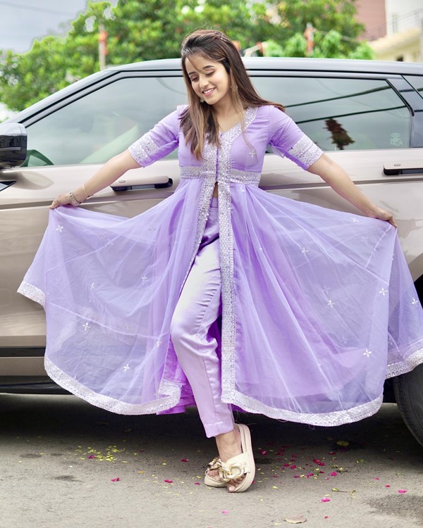 ಐಷಾರಾಮಿ ರೇಂಜ್ ರೋವರ್ ಕಾರು ಖರೀದಿಸಿದ ಕನ್ನಡದ ಖ್ಯಾತ ನಿರೂಪಕಿ 