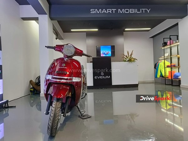 ನಮ್ಮ ಬೆಂಗಳೂರಿನಲ್ಲಿ ಪ್ರೀಮಿಯಂ ಇವಿ ಸ್ಕೂಟರ್ ಶೋರೂಂ ಆರಂಭಿಸಿದ ಇವಿಯಮ್