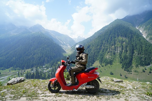 ದೇಶದಲ್ಲಿಯೇ ಮೊದಲ ಬಾರಿಗೆ ಇವಿ ಸ್ಕೂಟರ್ ಮೂಲಕ ಕೆ2ಕೆ ರೈಡ್ ಸಾಧಿಸಿದ ಮಂಗಳೂರಿನ ಬೈಕ್ ರೈಡರ್