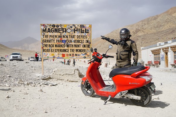 ದೇಶದಲ್ಲಿಯೇ ಮೊದಲ ಬಾರಿಗೆ ಇವಿ ಸ್ಕೂಟರ್ ಮೂಲಕ ಕೆ2ಕೆ ರೈಡ್ ಸಾಧಿಸಿದ ಮಂಗಳೂರಿನ ಬೈಕ್ ರೈಡರ್