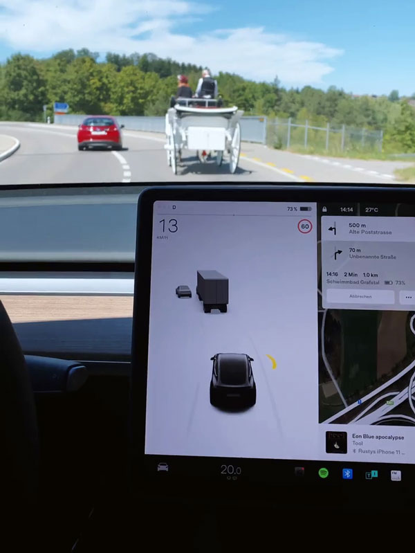 ಜಟಕಾ ಗಾಡಿಯನ್ನು ಗುರುತಿಸಲಾಗದೆ ಚಾಲಕನನ್ನು ಗೊಂದಲಗೊಳಿಸಿದ ಟೆಸ್ಲಾ ಆಟೋಪೈಲಟ್ 