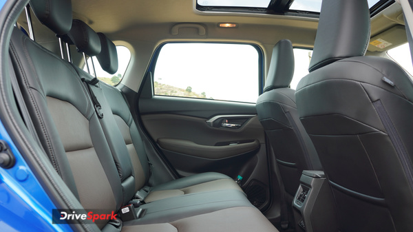 ಅತಿ ಹೆಚ್ಚು ಮೈಲೇಜ್ ಹೊಂದಿರುವ ಟೊಯೋಟಾ ಅರ್ಬನ್ ಕ್ರೂಸರ್ ಹೈರಿಡರ್‌ನ ಫಸ್ಟ್‌ ಡ್ರೈವ್ ರಿವ್ಯೂ 