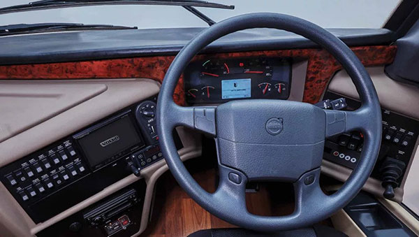 ಭಾರತಕ್ಕೆ ಲಗ್ಗೆಯಿಟ್ಟಿರುವ ಅತಿ ಉದ್ದದ ಐಷಾರಾಮಿ ಬಸ್ ವೊಲ್ವೊ 9600 ವಿಶೇಷತೆಗಳಿವು!