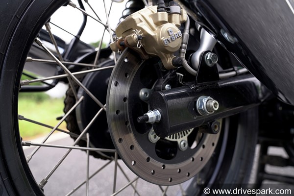 ಡಿಸ್ಕ್ ಬ್ರೇಕ್‌ಗಳಲ್ಲಿ ಕಾಣುವ ಸಣ್ಣ ರಂಧ್ರಗಳ ಕಾರ್ಯವೇನು? ಕಾರಣ ತಿಳಿದ್ರೆ ಆಚ್ಚರಿ ಪಡುತ್ತೀರಿ!