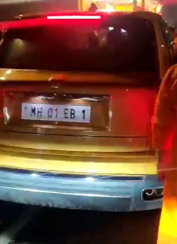 ಗಣೇಶನ ವಿಸರ್ಜನೆಗೆ ವಿಶ್ವದ ದುಬಾರಿ ರೋಲ್ಸ್ ರಾಯ್ಸ್ ಕಾರನ್ನು ಬಳಸಿದ ಅಂಬಾನಿ ಕುಟಂಬ 