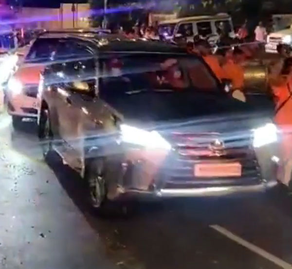 ಗಣೇಶನ ವಿಸರ್ಜನೆಗೆ ವಿಶ್ವದ ದುಬಾರಿ ರೋಲ್ಸ್ ರಾಯ್ಸ್ ಕಾರನ್ನು ಬಳಸಿದ ಅಂಬಾನಿ ಕುಟಂಬ 