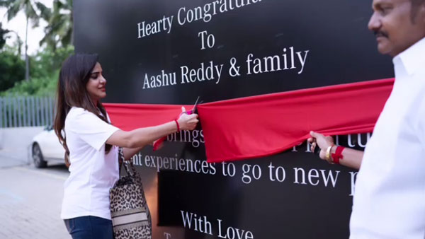 ನಿರ್ದೇಶಕ ರಾಮ್‌ಗೋಪಾಲ್ ವರ್ಮಾ ಕೆನ್ನೆಗೆ ಬಾರಿಸಿ ಫೇಮಸ್ ಆಗಿದ್ದ ನಟಿ ಅಶುರೆಡ್ಡಿಗೆ ದುಬಾರಿ ಗಿಫ್ಟ್