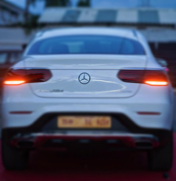 ನಿರ್ದೇಶಕ ರಾಮ್‌ಗೋಪಾಲ್ ವರ್ಮಾ ಕೆನ್ನೆಗೆ ಬಾರಿಸಿ ಫೇಮಸ್ ಆಗಿದ್ದ ನಟಿ ಅಶುರೆಡ್ಡಿಗೆ ದುಬಾರಿ ಗಿಫ್ಟ್