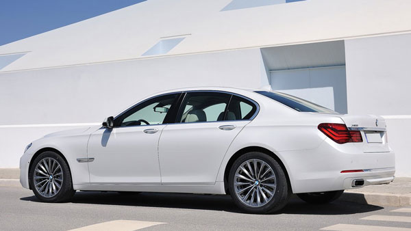 ಬಾಲಿವುಡ್ ಕಿಂಗ್ ಖಾನ್ ಬಳಿಯಿರುವ ಐಷಾರಾಮಿ ಕಾರುಗಳಿವು...