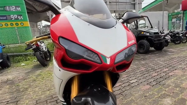 7 ವರ್ಷಗಳಿಂದ ಕಸ್ಟಮ್ಸ್‌ನಲ್ಲಿ ಅನಾಥವಾಗಿದ್ದ ಅಪರೂಪದ ಡುಕಾಟಿ ಬೈಕ್ ರಿಸ್ಟೋರ್ ಮಾಡಿದ ಯುವಕ