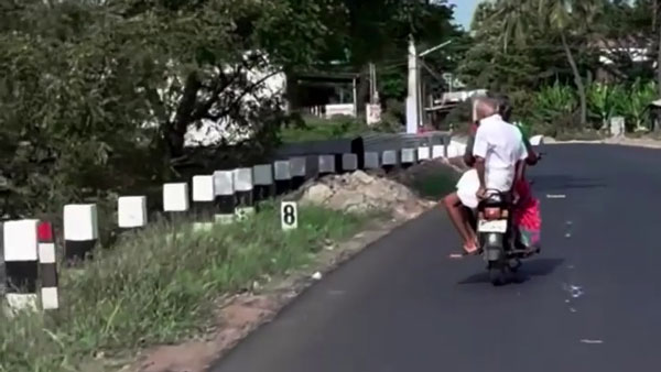 ಪತಿಯನ್ನು ಹಿಂದೆ ಕೂರಿಸಿಕೊಂಡು ಟಿವಿಎಸ್ XL ನಲ್ಲಿ ವೃದ್ಧ ದಂಪತಿಯ ಸವಾರಿ 