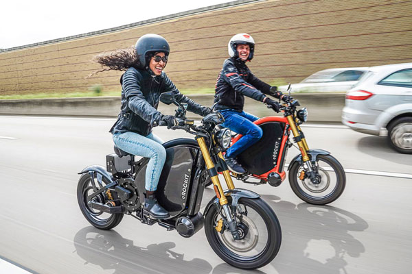 ಎಲೆಕ್ಟ್ರಿಕ್ ಸ್ಕೂಟರ್, ಬೈಕ್ ಮತ್ತು ಸೈಕಲ್ ಕಾನ್ಸೆಪ್ಟ್ ಮಾದರಿಗಳನ್ನು ಅನಾವರಣಗೊಳಿಸಿದ ಎಲ್ಎಂಎಲ್