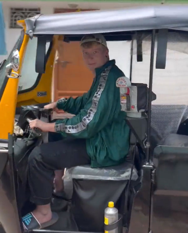 ಆಟೋ ಚಾಲಕನೊಂದಿಗೆ ಜರ್ಮನ್ ಯುವತಿಯ ಚೌಕಾಷಿ: ಸ್ಪಷ್ಟ ಕನ್ನಡಕ್ಕೆ ನೆಟ್ಟಿಗರು ಫಿದಾ 