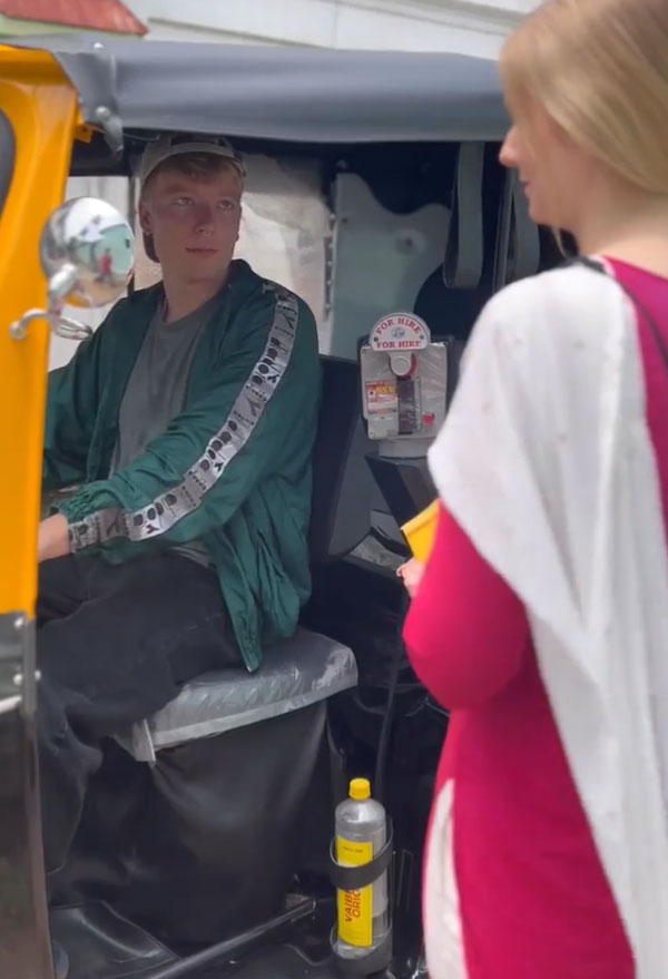 ಆಟೋ ಚಾಲಕನೊಂದಿಗೆ ಜರ್ಮನ್ ಯುವತಿಯ ಚೌಕಾಷಿ: ಸ್ಪಷ್ಟ ಕನ್ನಡಕ್ಕೆ ನೆಟ್ಟಿಗರು ಫಿದಾ 