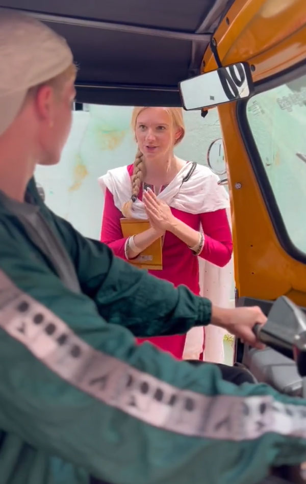 ಆಟೋ ಚಾಲಕನೊಂದಿಗೆ ಜರ್ಮನ್ ಯುವತಿಯ ಚೌಕಾಷಿ: ಸ್ಪಷ್ಟ ಕನ್ನಡಕ್ಕೆ ನೆಟ್ಟಿಗರು ಫಿದಾ 