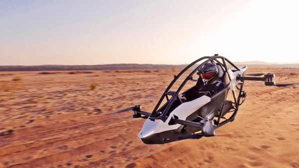 ಸಾಮಾನ್ಯವಾಗಿ ನಾವು ಇಂಗ್ಲೀಷ್ ಸಿನಿಮಾಗಳು ಮತ್ತು ಕಥೆಗಳಲ್ಲಿ ಹಾರುವ ಕಾರುಗಳ ಬಗ್ಗೆ ಕೇಳಿರುತ್ತೇವೆ. ಆದರೆ ಈಗ ಹಾರುವ ಕಾರುಗಳು ಕನಸಿನಲ್ಲಿ ಅಥವಾ ಕಥೆಗಳಲ್ಲಿ ಮಾತ್ರವಲ್ಲ ನಿಜ ಜೀವನದಲ್ಲೂ ನೋಡಬಹುದು ಹಾಗೂ ಖರೀದಿಸಿ ಪ್ರಯಾಣಿಸಬಹುದು. 