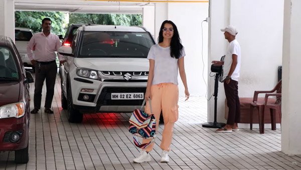 ಕೋಟಿಗಟ್ಟಲೇ ಸಂಪಾದನೆಯಿದ್ರು ಮಾರುತಿ ಬ್ರೆಝಾ ಅಂದ್ರೆ ಇಷ್ಟ: ಹಳೆಯ ಬ್ರೆಝಾದಲ್ಲಿ ಕಾಣಿಸಿಕೊಂಡ ನಟಿ 