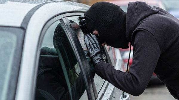 5 ಸಾವಿರ ಕಾರುಗಳನ್ನು ಕದ್ದು ಸಿಕ್ಕಿಬಿದ್ದಿರುವ ಈ ಖದೀಮ ಮೂವರು ಹೆಂಡತಿಯರ ಮುದ್ದಿನ ಗಂಡ!