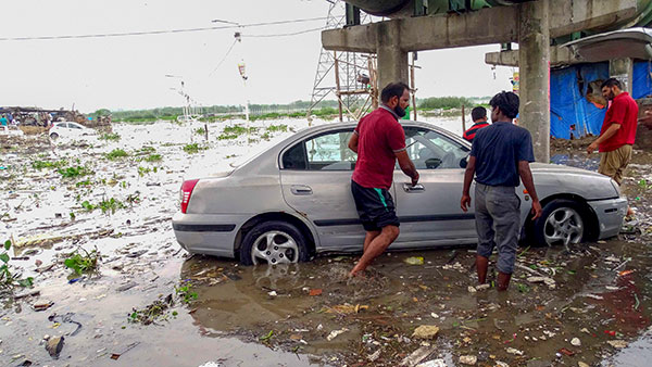 ವಾಹನಗಳನ್ನು ಸುರಕ್ಷಿತವಾಗಿಡಲು ಈ ಸಿಂಪಲ್ ಟಿಪ್ಸ್ ಅನುಸರಿಸಿ..