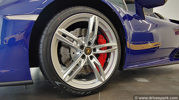 ನಿನ್ನ ಬೆಲೆ ಬಹುಕೋಟಿ ಇರಲಿ ಬೆಂಗಳೂರಿಗೆ ಬಂದ್ಮೇಲೆ ಪೂಜೆ ಕಡ್ಡಾಯ: ಲ್ಯಾಂಬೊರ್ಘಿನಿಗೆ ಸಾಂಪ್ರದಾಯಿಕ ಸ್ವಾಗತ