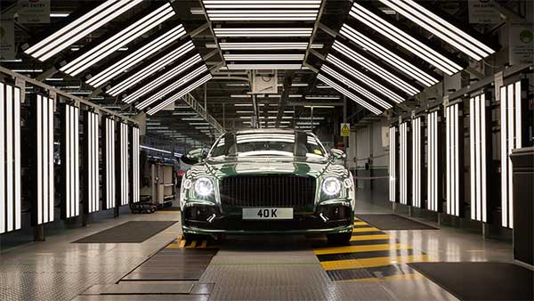 ದುಬಾರಿ ಬೆಂಟ್ಲಿ ಕಾರನ್ನು ಗಿಫ್ಟ್ ಕೊಟ್ಟ ಅಪ್ಪ: ಖುಷಿಯಲ್ಲಿ ಗುಂಡು ಹಾರಿಸಿ ಜೈಲು ಸೇರಿದ ಮಗ