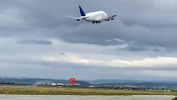 ಆಕಾಶಕ್ಕೆ ಹಾರಿದ್ದೇ ತಡ ಕಳಚಿ ಬಿತ್ತು 100 ಕೆ.ಜಿ ತೂಕದ ಕಾರ್ಗೋ ವಿಮಾನದ ಚಕ್ರ 