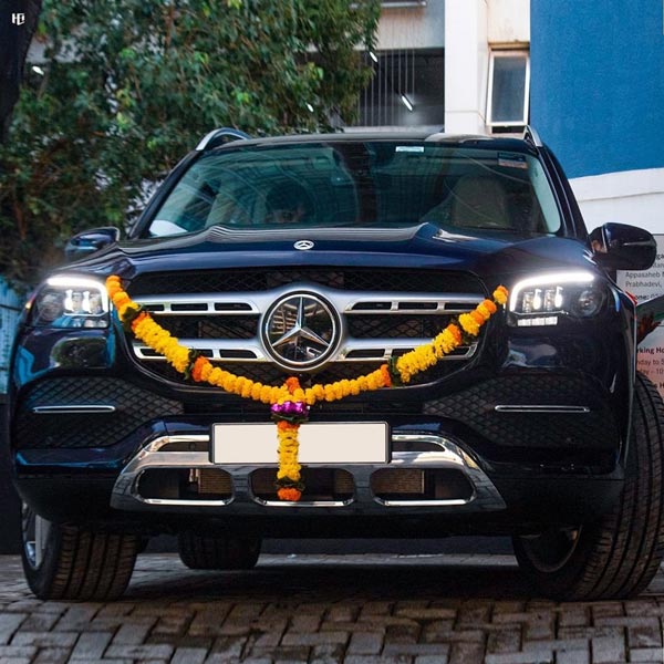 ಐಷಾರಾಮಿ ಮರ್ಸಿಡಿಸ್ ಬೆಂಝ್ ಕಾರು ಖರೀದಿಸಿದ 'ಮಿರ್ಜಾಪುರ್​' ಮುನ್ನ ಬಾಯಿ 