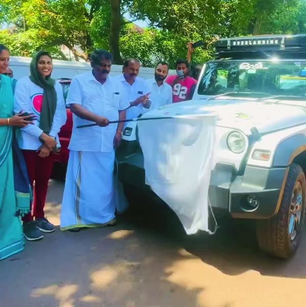 ಫಿಫಾ ವಿಶ್ವಕಪ್‌ ನೋಡಲು ಭಾರತದಿಂದ ಕತಾರ್‌ಗೆ ಥಾರ್‌ ಎಸ್‍ಯುವಿಯಲ್ಲಿ ಹೊರಟ 5 ಮಕ್ಕಳ ತಾಯಿ