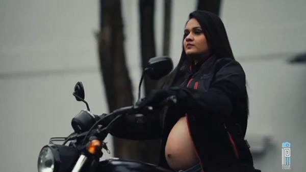 ಬೇಬಿ ಬಂಪ್ ಫೋಟೋ ಶೂಟ್: ಬೈಕ್ ಏರಿ ಬಂದ ಮಾಜಿ ಕರ್ನಾಟಕ ಸುಂದಿರಿ