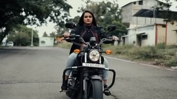 ಬೇಬಿ ಬಂಪ್ ಫೋಟೋ ಶೂಟ್: ಬೈಕ್ ಏರಿ ಬಂದ ಮಾಜಿ ಕರ್ನಾಟಕ ಸುಂದಿರಿ